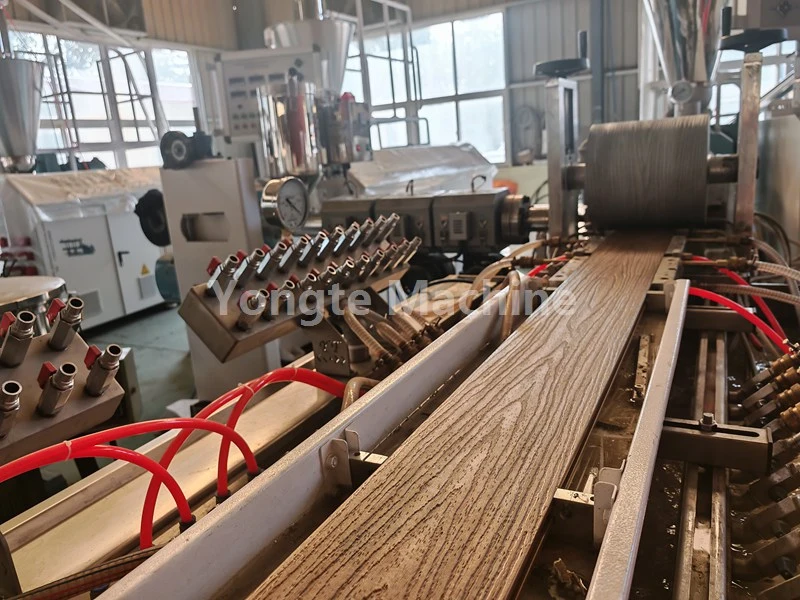 Yongte har hjulpet klienten med å optimalisere WPC-profilekstruderingslinjen, noe som resulterte i 40 % økning i utgangseffektivitet