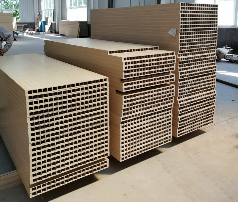 Hvilke plastmaterialer er egnet for produksjon av WPC-dør?