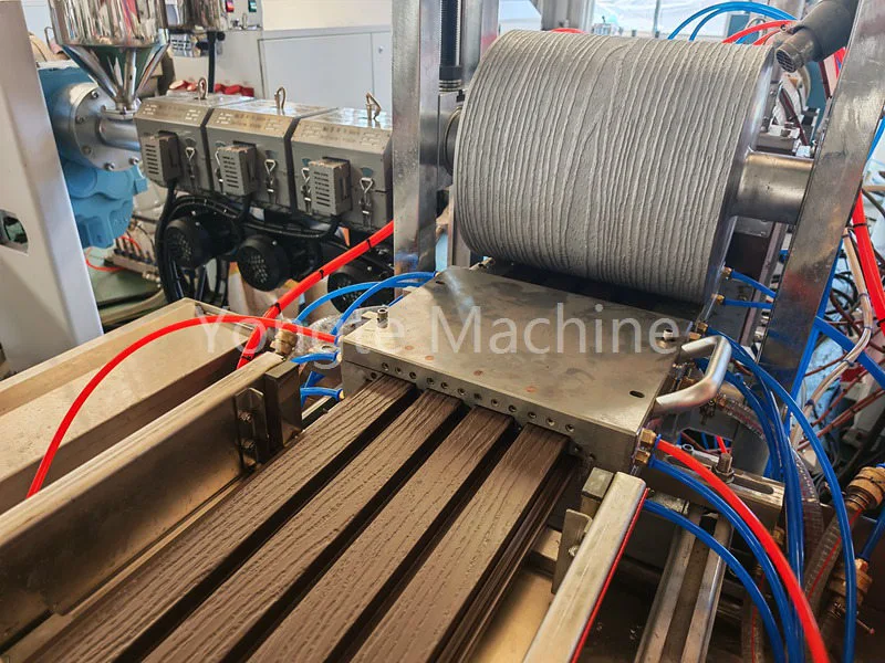 Hvilket materiale kan brukes i Yongte WPC-maskin?