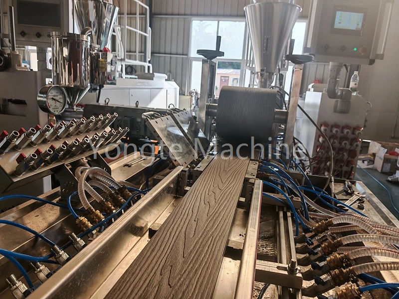 Maskin Gjør plastavfall til WPC-profil