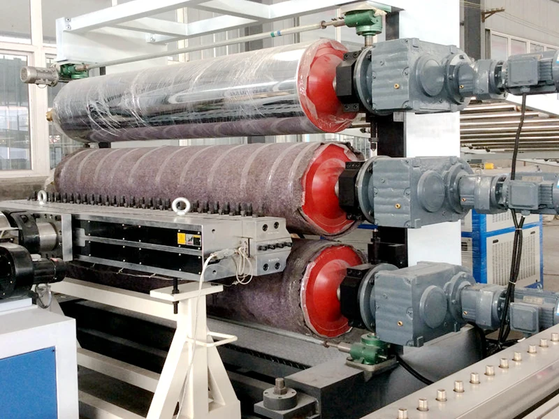 Maskin for produksjon av PVC-plater