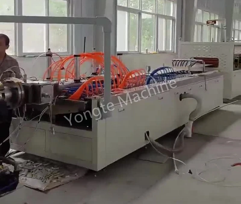 PVC-veggpanelekstruderingslinje installert vellykket i Kina