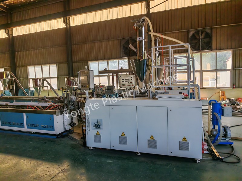 WPC ekstrudermaskin